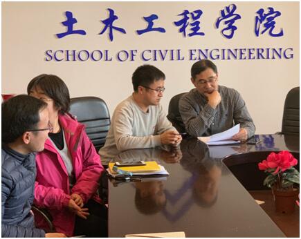 受邀专家为青年教师点评申报书